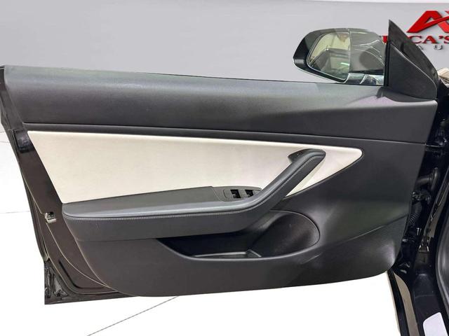 Photo of 2019 Solid Black Tesla Model 3