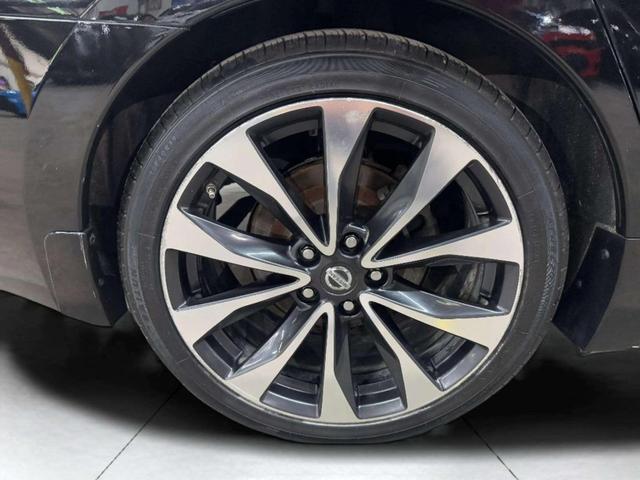 Photo of 2016 Bordeaux Black Nissan Maxima