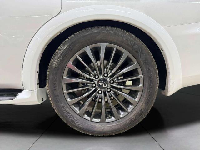 Photo of 2022 Moonstone White INFINITI QX80