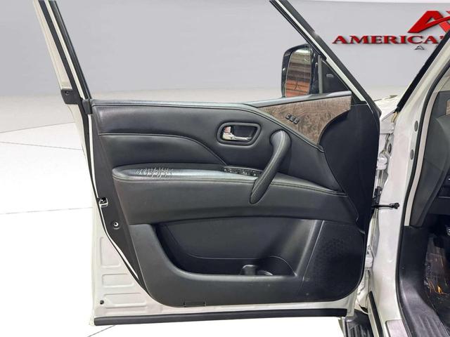Photo of 2022 Moonstone White INFINITI QX80