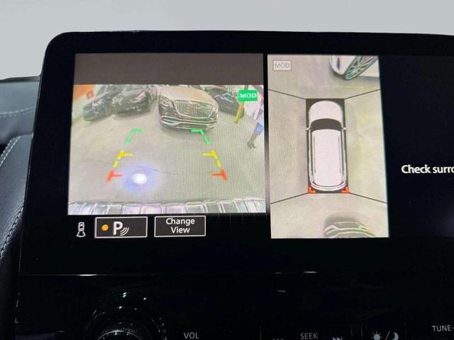 Photo of 2022 Moonstone White INFINITI QX80