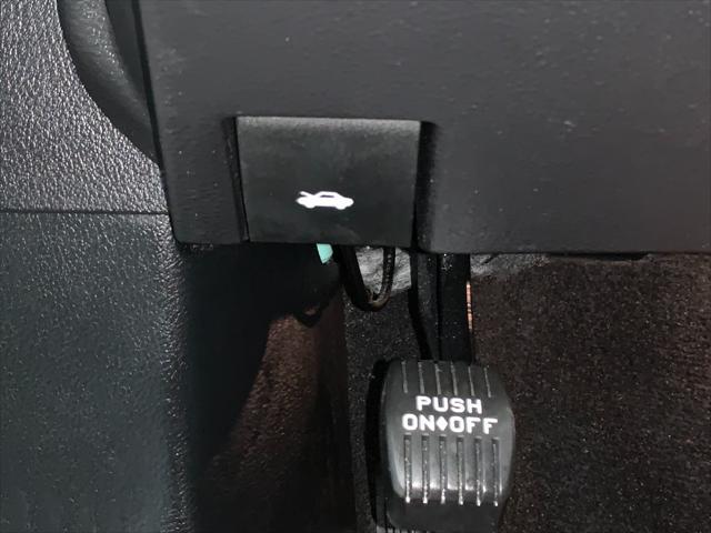 Photo of 2019 White Knuckle Clearcoat Dodge Challenger