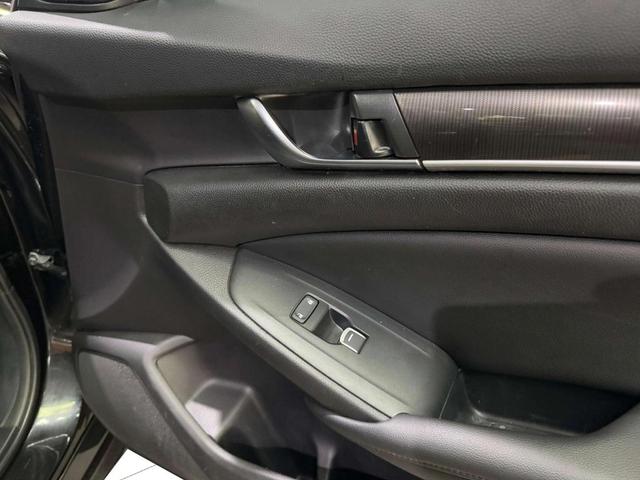 Photo of 2022 Crystal Black Pearl Honda Accord