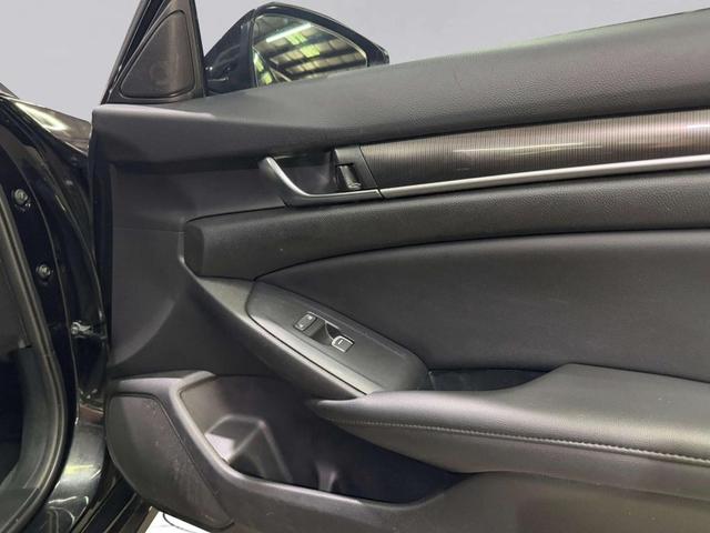 Photo of 2022 Crystal Black Pearl Honda Accord