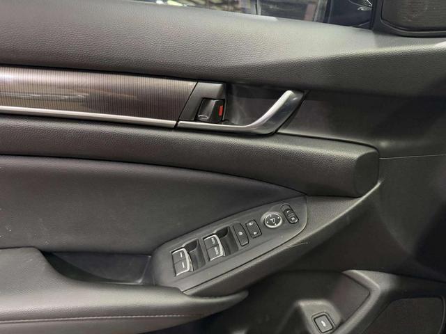 Photo of 2022 Crystal Black Pearl Honda Accord