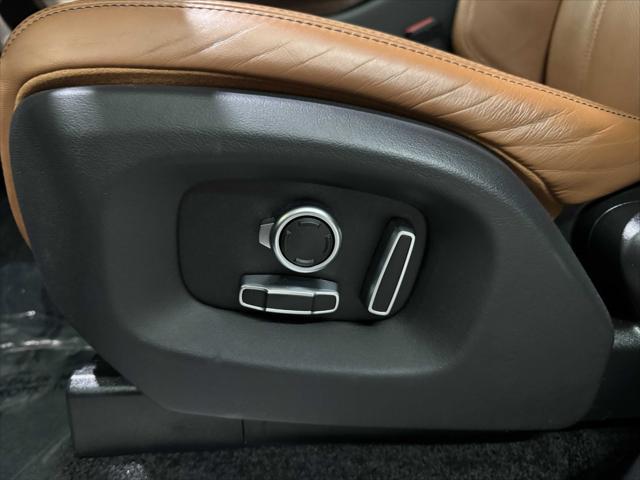 Photo of 2017 Loire Blue Land Rover Range Rover