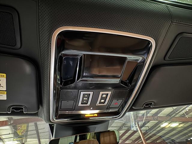 Photo of 2017 Loire Blue Land Rover Range Rover