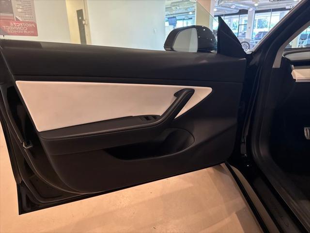 Photo of 2021 Black Tesla Model 3