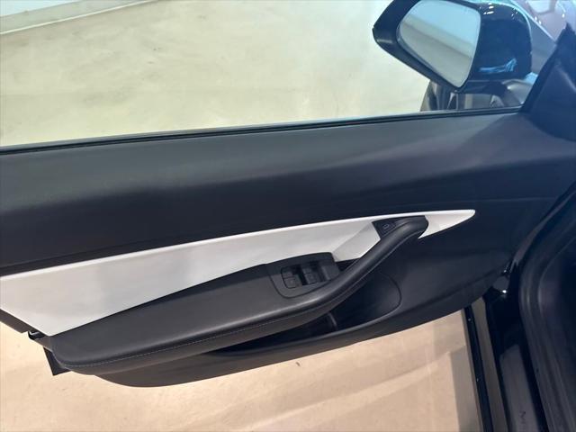 Photo of 2021 Black Tesla Model 3