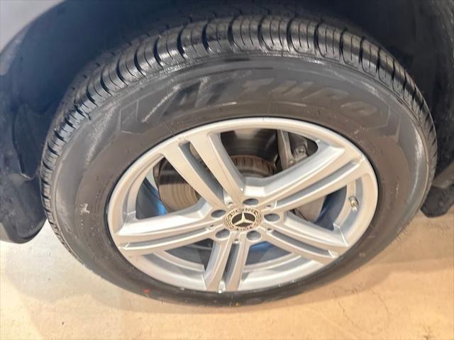 Photo of 2021 White Mercedes-Benz GLC 300