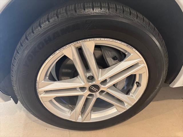Photo of 2022 Glacier White Audi Q5