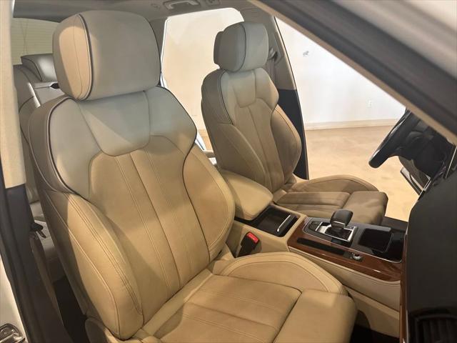 Photo of 2022 Glacier White Audi Q5