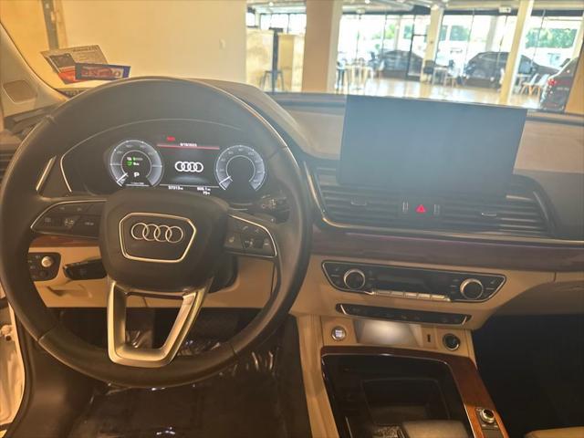 Photo of 2022 Glacier White Audi Q5