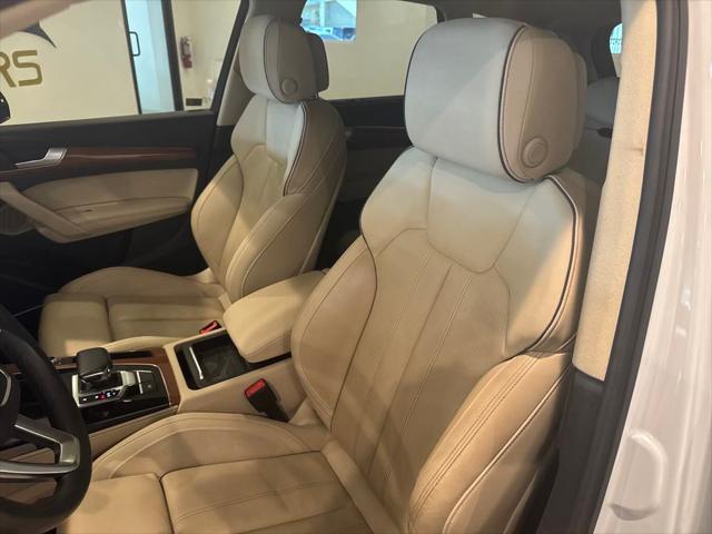 Photo of 2022 Glacier White Audi Q5