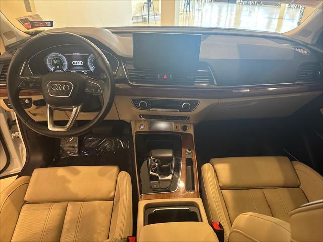 Photo of 2022 Glacier White Audi Q5