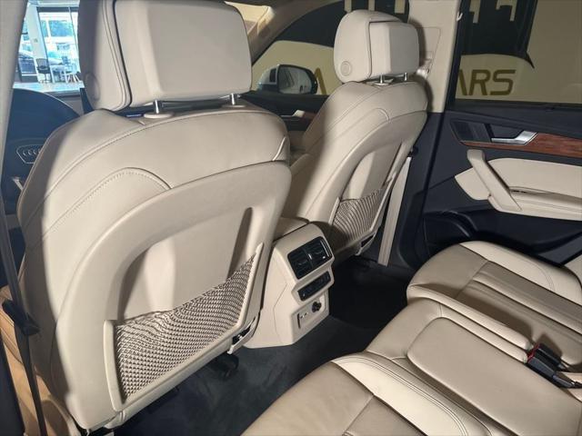 Photo of 2022 Glacier White Audi Q5