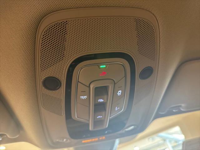 Photo of 2022 Glacier White Audi Q5