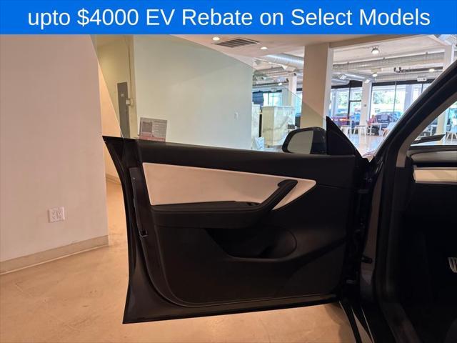 Photo of 2022 Gray Tesla Model Y