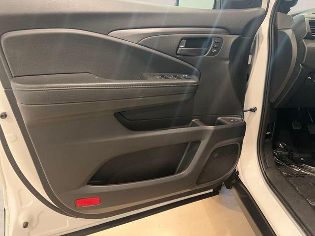 Photo of 2023 White Honda Passport