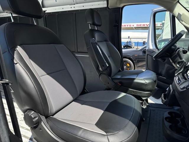 Photo of 2023 Bright White Clearcoat RAM ProMaster 2500