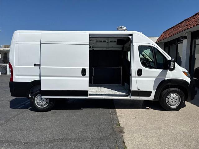 Photo of 2023 Bright White Clearcoat RAM ProMaster 2500