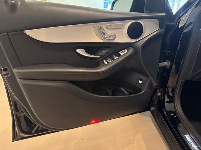 Photo of 2022 Black Mercedes-Benz GLC 300