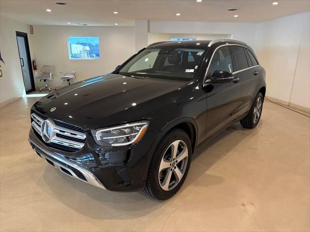 Photo of 2022 Black Mercedes-Benz GLC 300