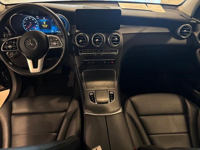 Photo of 2022 Black Mercedes-Benz GLC 300