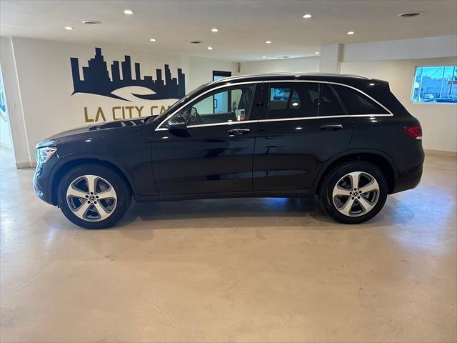 Photo of 2022 Black Mercedes-Benz GLC 300