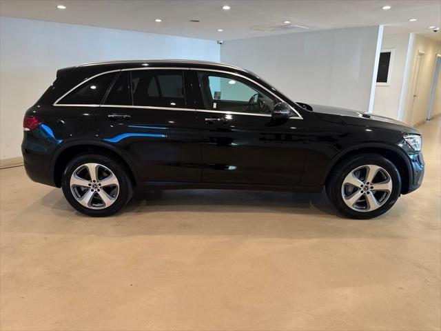 Photo of 2022 Black Mercedes-Benz GLC 300