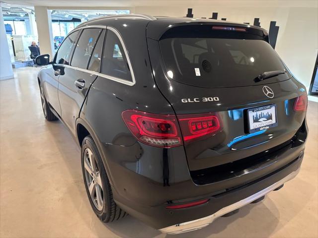Photo of 2022 Black Mercedes-Benz GLC 300