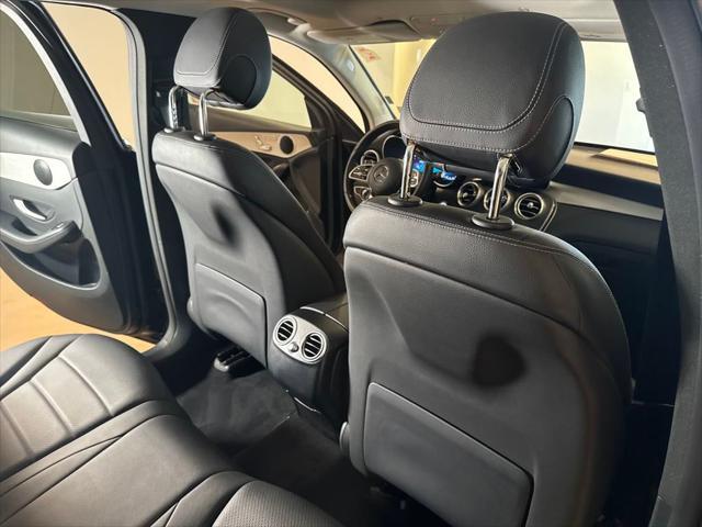 Photo of 2022 Black Mercedes-Benz GLC 300