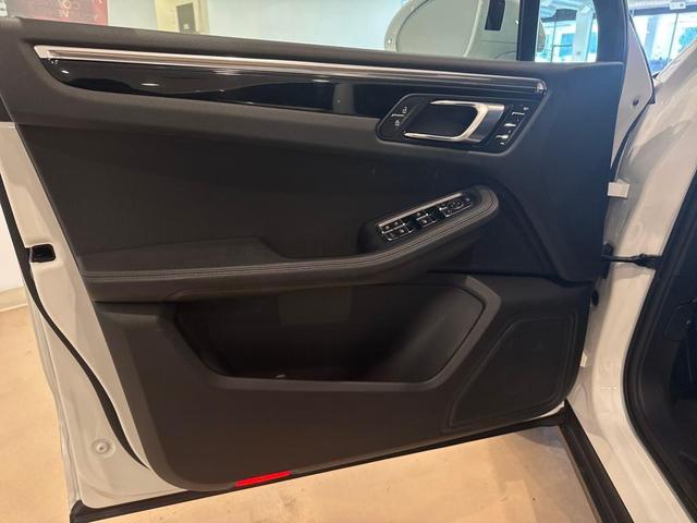 Photo of 2025 White Porsche Macan