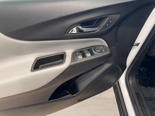 Photo of 2023 Summit White Chevrolet Equinox