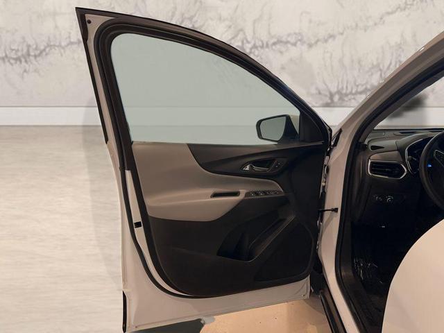 Photo of 2023 Summit White Chevrolet Equinox