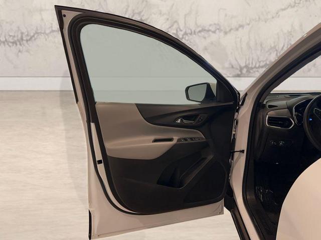 Photo of 2023 Summit White Chevrolet Equinox