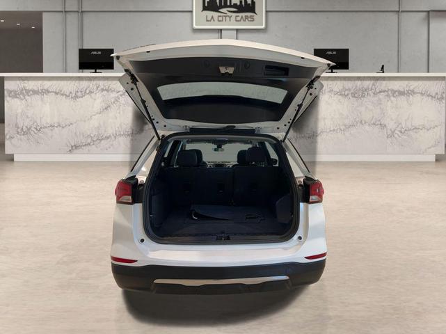 Photo of 2023 Summit White Chevrolet Equinox