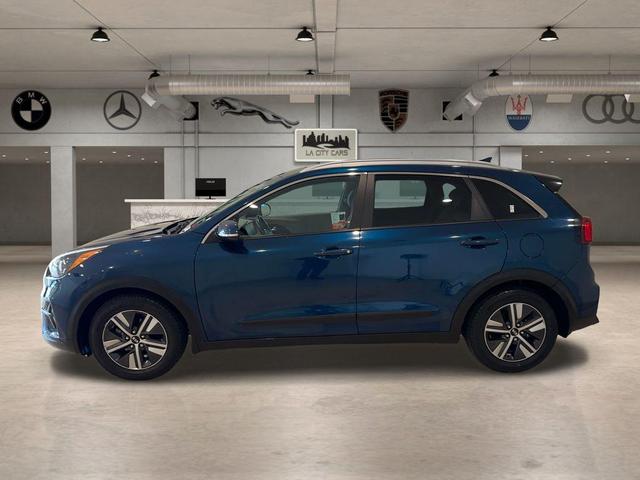 Photo of 2021 Deep Cerulean Kia Niro