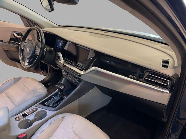 Photo of 2021 Deep Cerulean Kia Niro