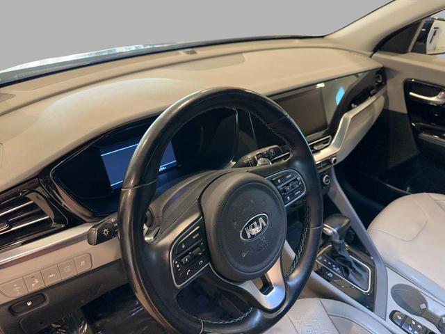 Photo of 2021 Deep Cerulean Kia Niro