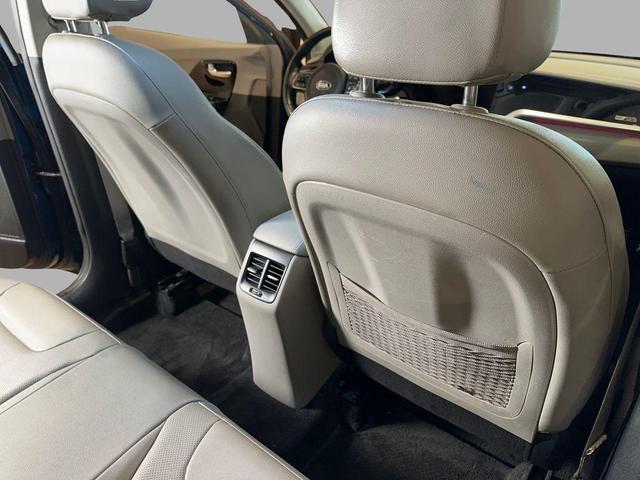 Photo of 2021 Deep Cerulean Kia Niro
