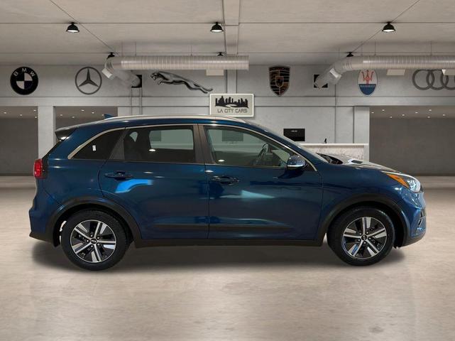 Photo of 2021 Deep Cerulean Kia Niro