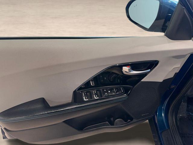 Photo of 2021 Deep Cerulean Kia Niro
