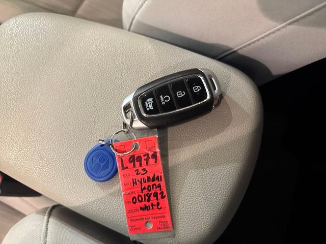 Photo of 2023 Lunar White Hyundai KONA
