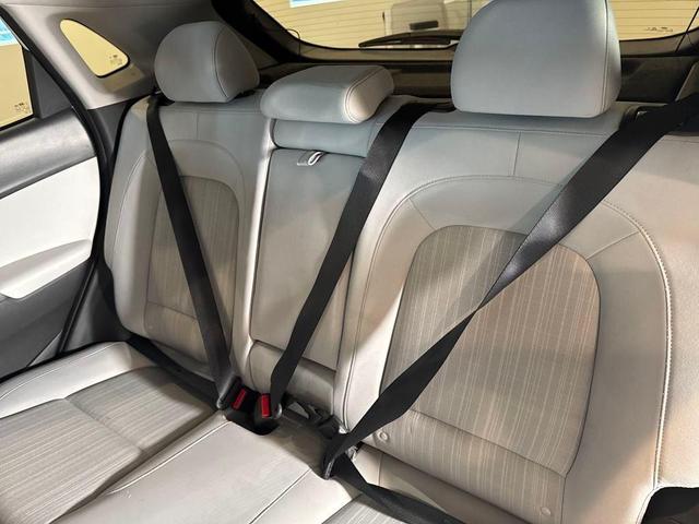 Photo of 2023 Lunar White Hyundai KONA