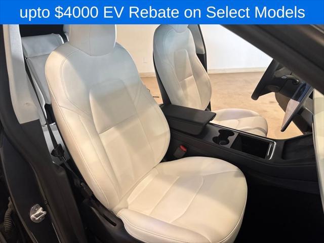 Photo of 2022 Gray Tesla Model Y