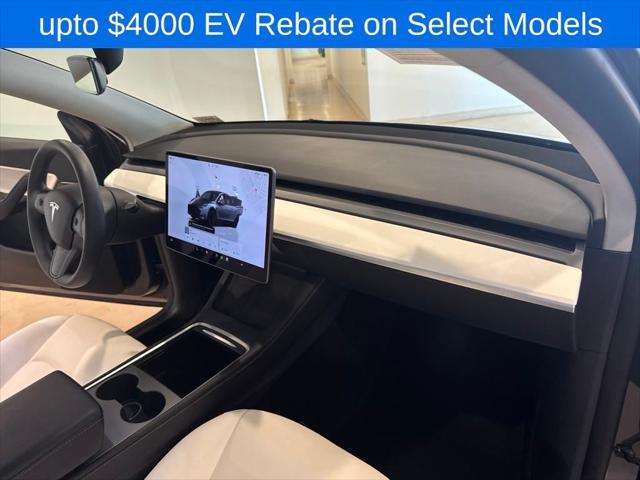 Photo of 2022 Gray Tesla Model Y