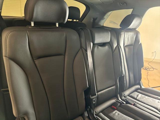 Photo of 2021 White Audi Q7