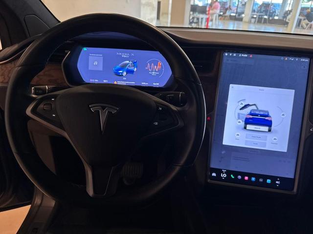 Photo of 2018 Deep Blue Metallic Tesla Model X