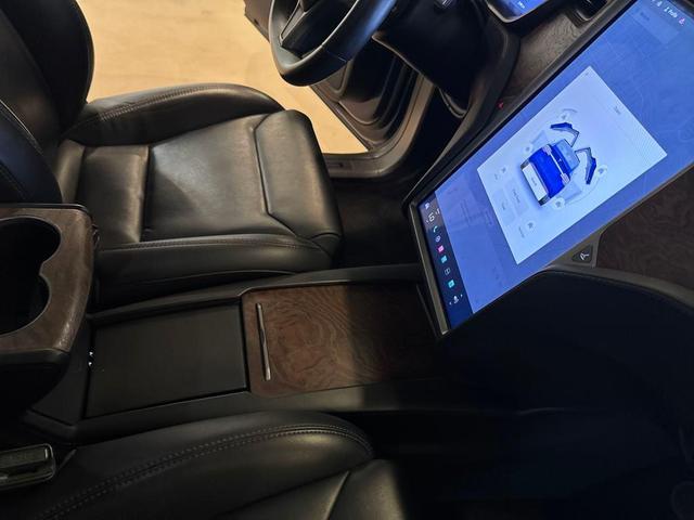 Photo of 2018 Deep Blue Metallic Tesla Model X
